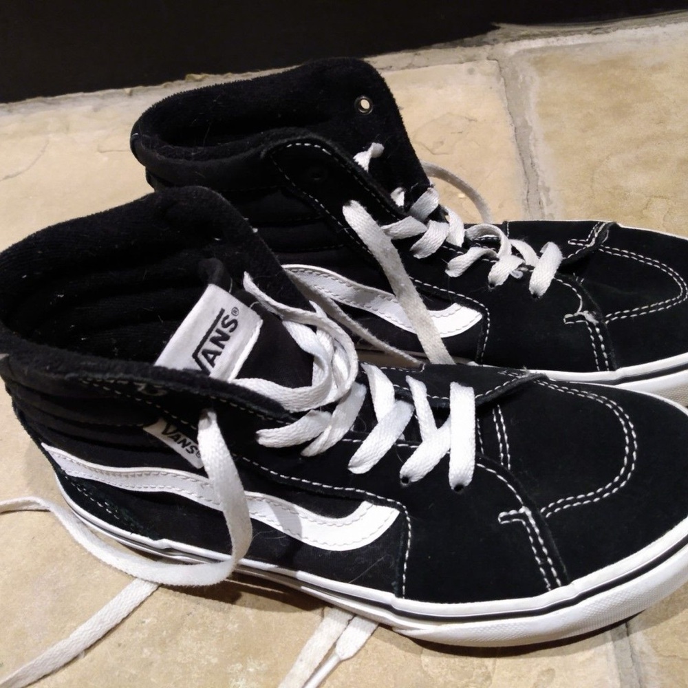 Size 3 little kid Vans high tops. Good condition.Barely worn